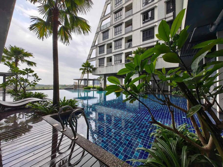 3713 Meridin Sovo Couple Legoland Netflix Bystay * Nusajaya (Iskandar Puteri)