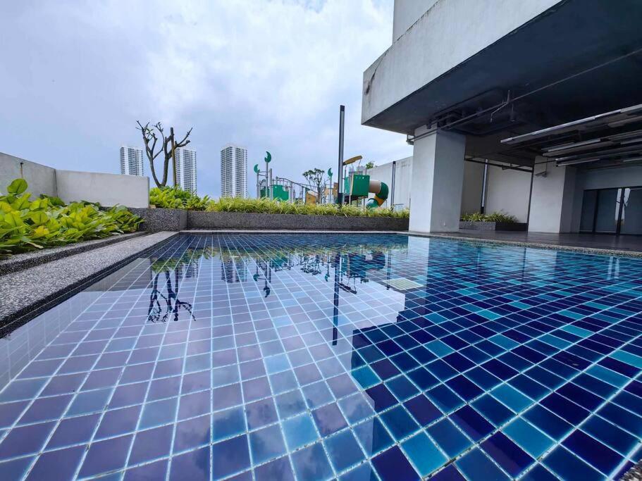 Apartment 3713 Meridin Sovo Couple Legoland Netflix Bystay